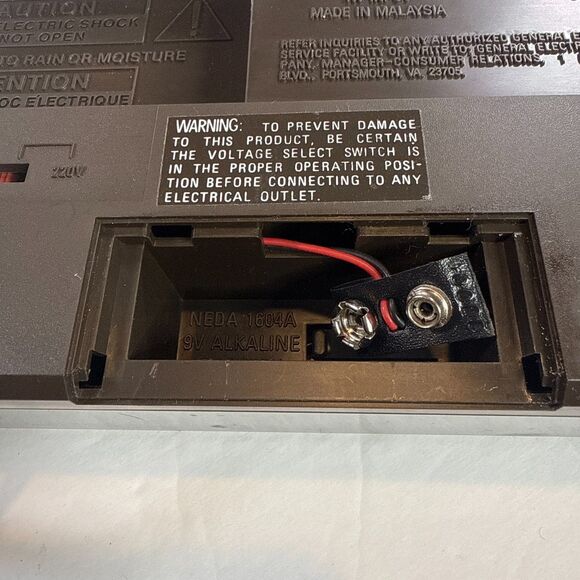 General Electric Model 7-4646A AM/FM Digital Alarm Clock Radio Woodgrain Finish - Picture 7 of 10